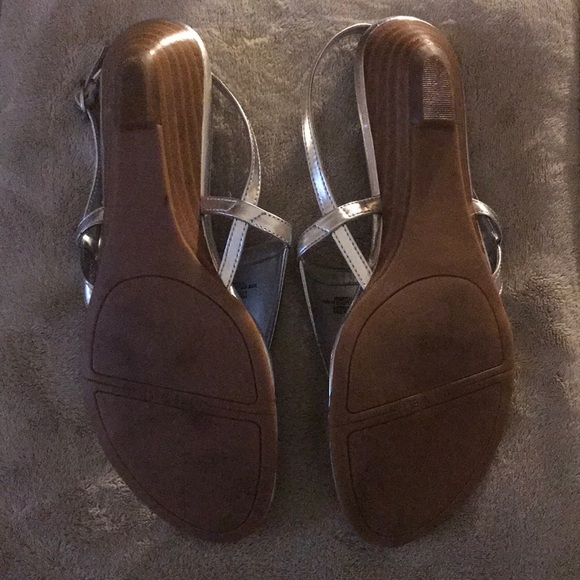 Nine West Silver Sandal - Picture 5 of 8